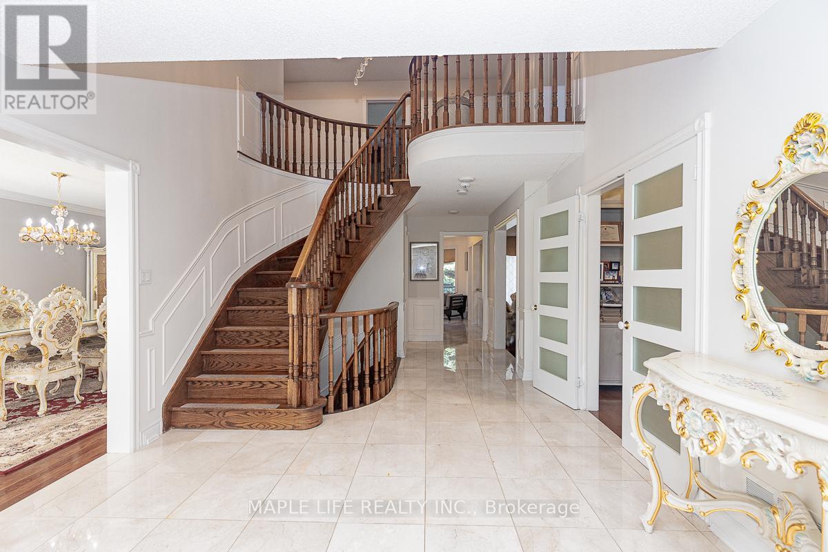 Photo 2 of 1 Elderwood Drive, Richmond Hill ON