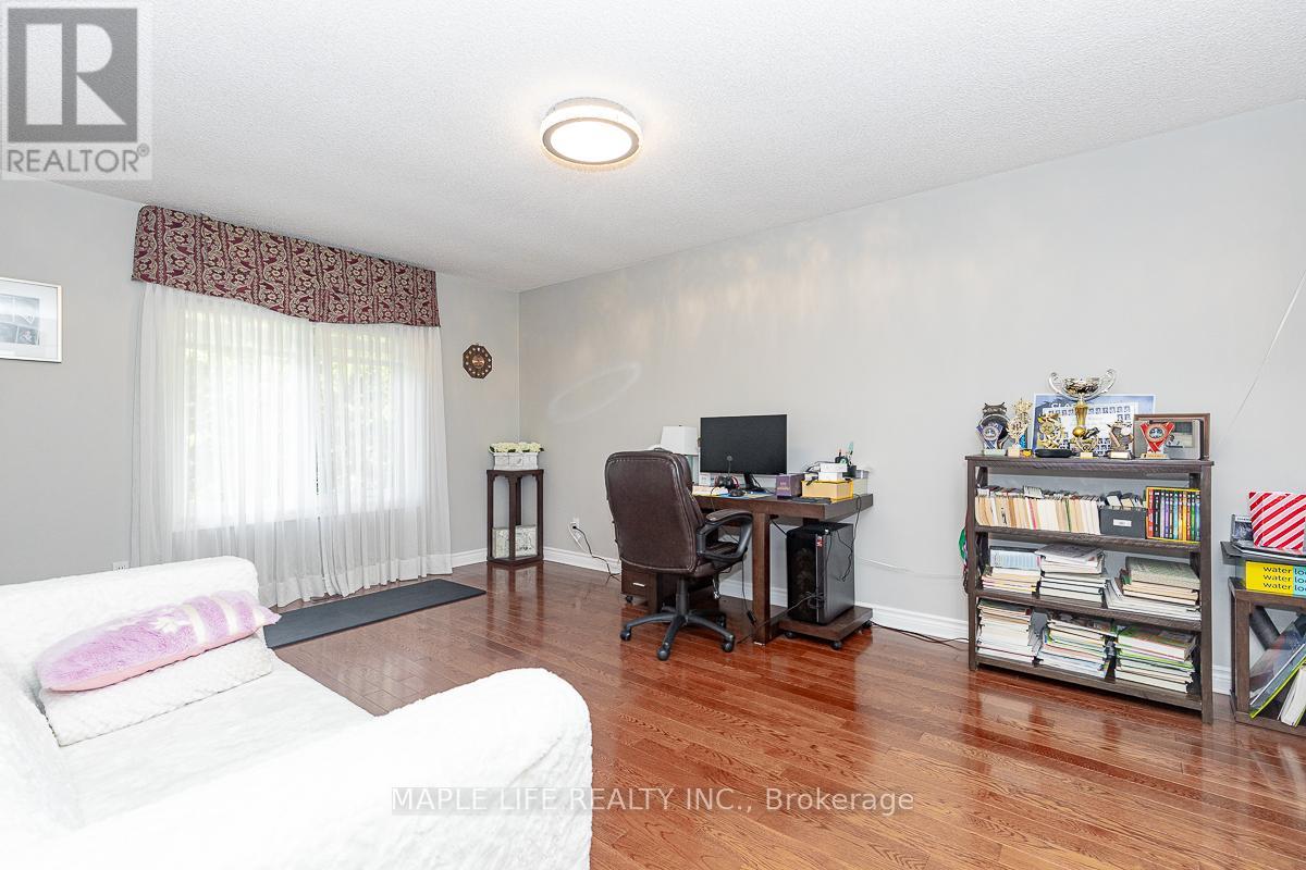 Photo 20 of 1 Elderwood Drive, Richmond Hill ON