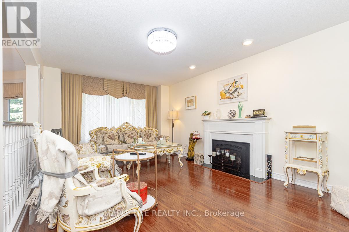 Photo 4 of 1 Elderwood Drive, Richmond Hill ON