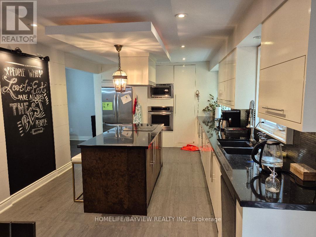 Photo 8 of 217 Centre Street W, Richmond Hill ON
