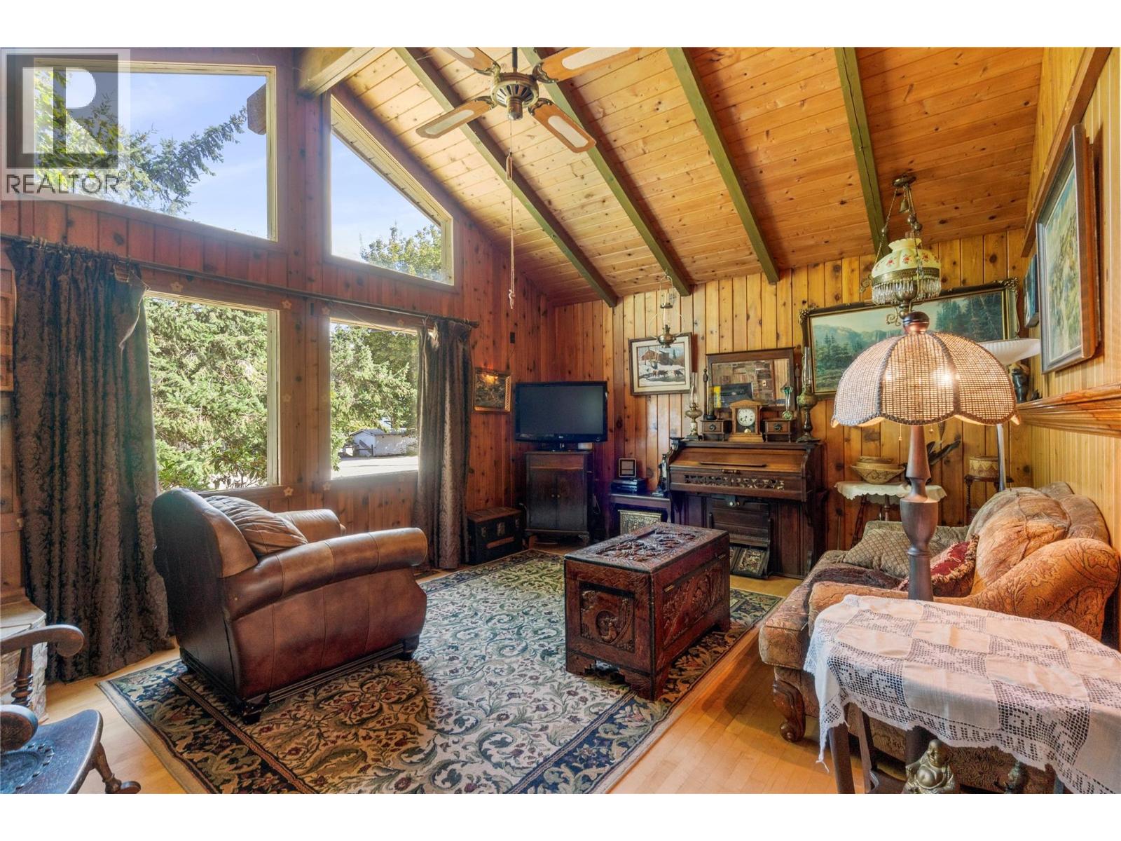 Photo 13 of 1080 20 Avenue Sw, Salmon Arm BC