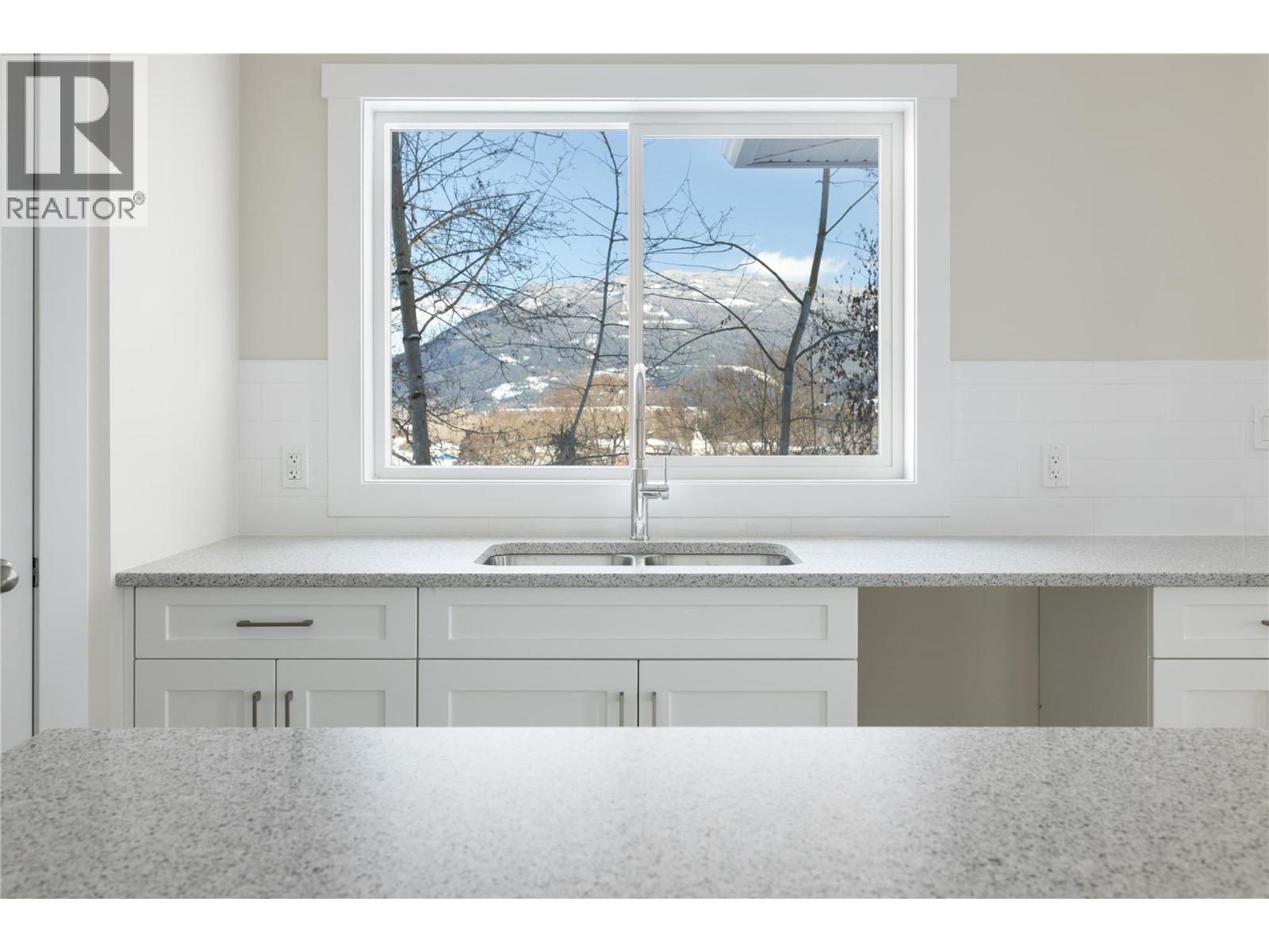 806 Cliff Avenue Unit# 102, Enderby
