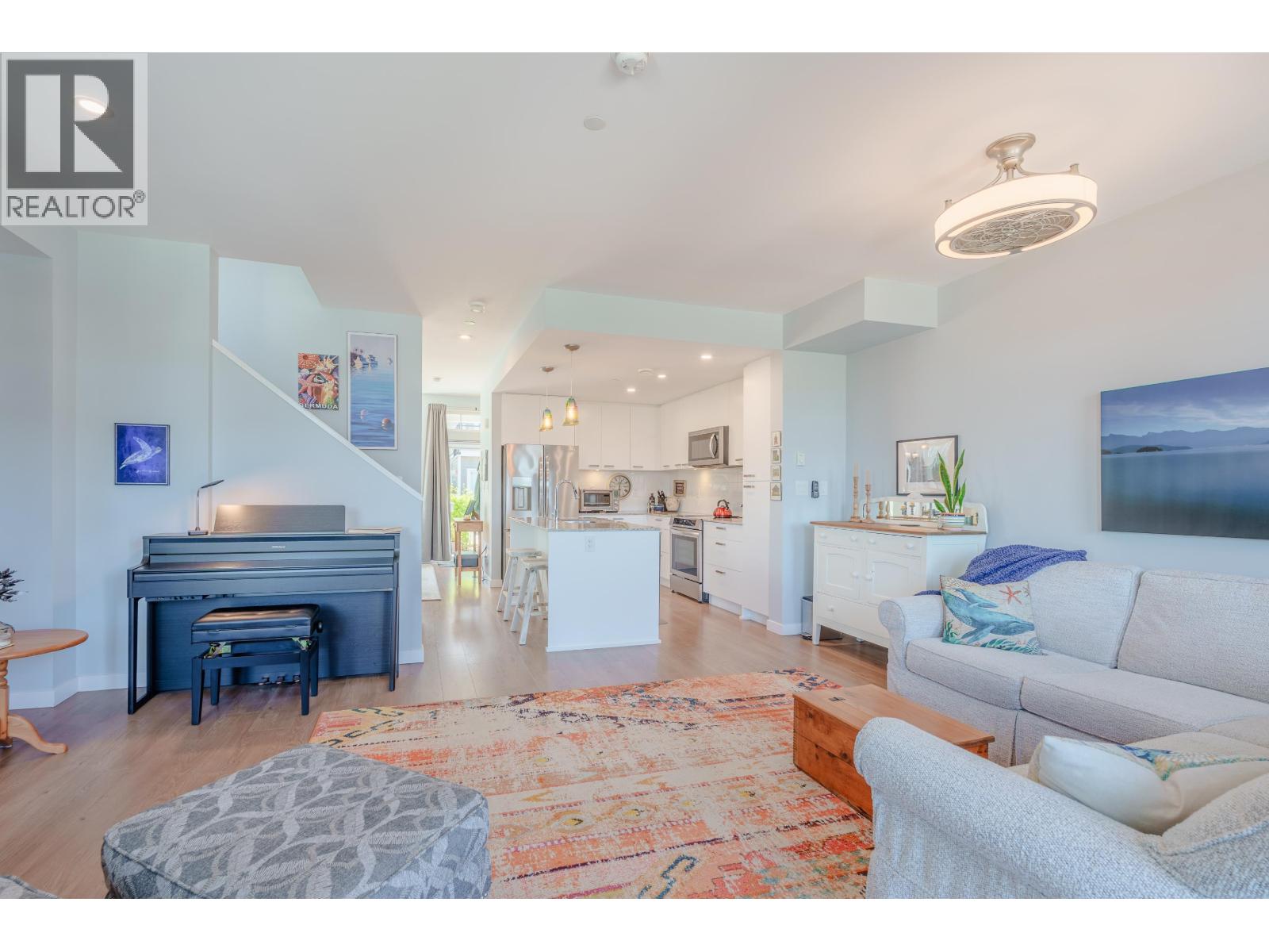 5978 BEACHGATE LANE, Sechelt