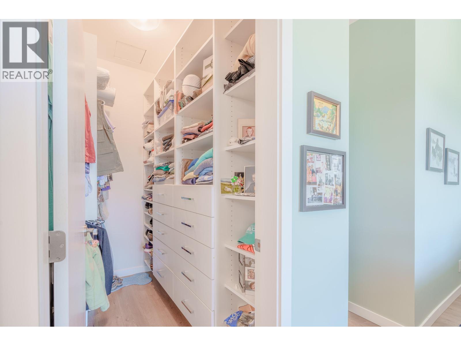 5978 BEACHGATE LANE, Sechelt
