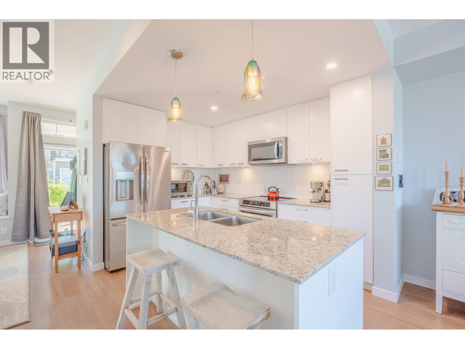 5978 BEACHGATE LANE, Sechelt