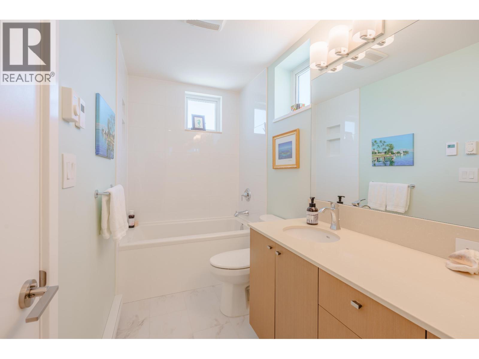 5978 BEACHGATE LANE, Sechelt