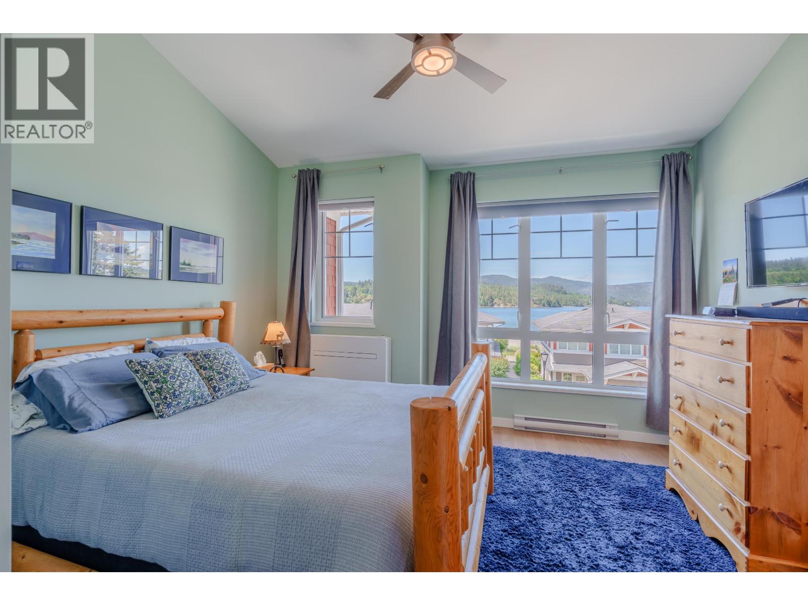 5978 BEACHGATE LANE, Sechelt