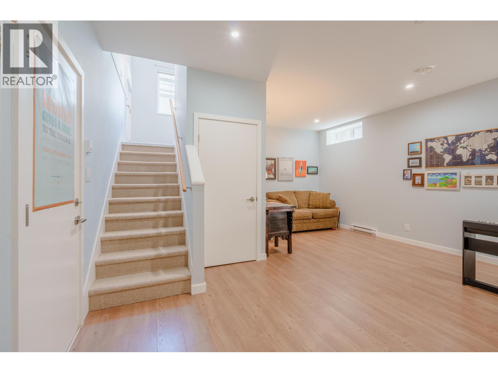 5978 BEACHGATE LANE, Sechelt