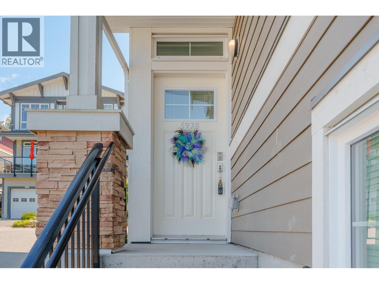 5978 BEACHGATE LANE, Sechelt