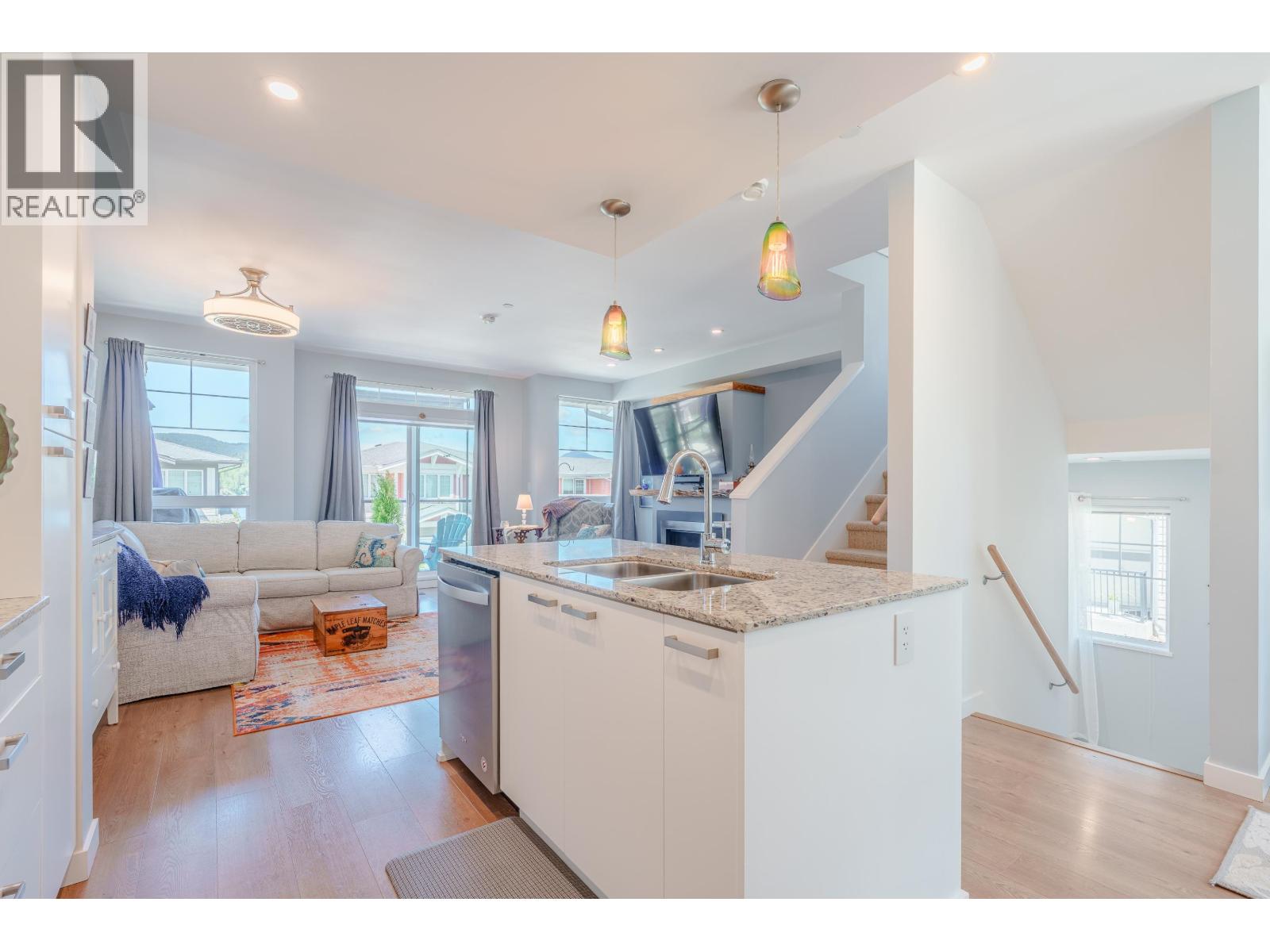 5978 BEACHGATE LANE, Sechelt