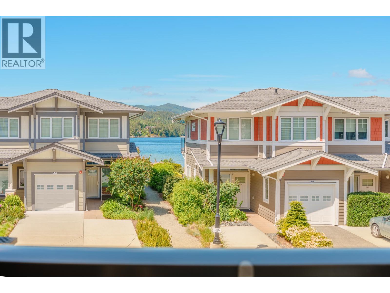 5978 BEACHGATE LANE, Sechelt