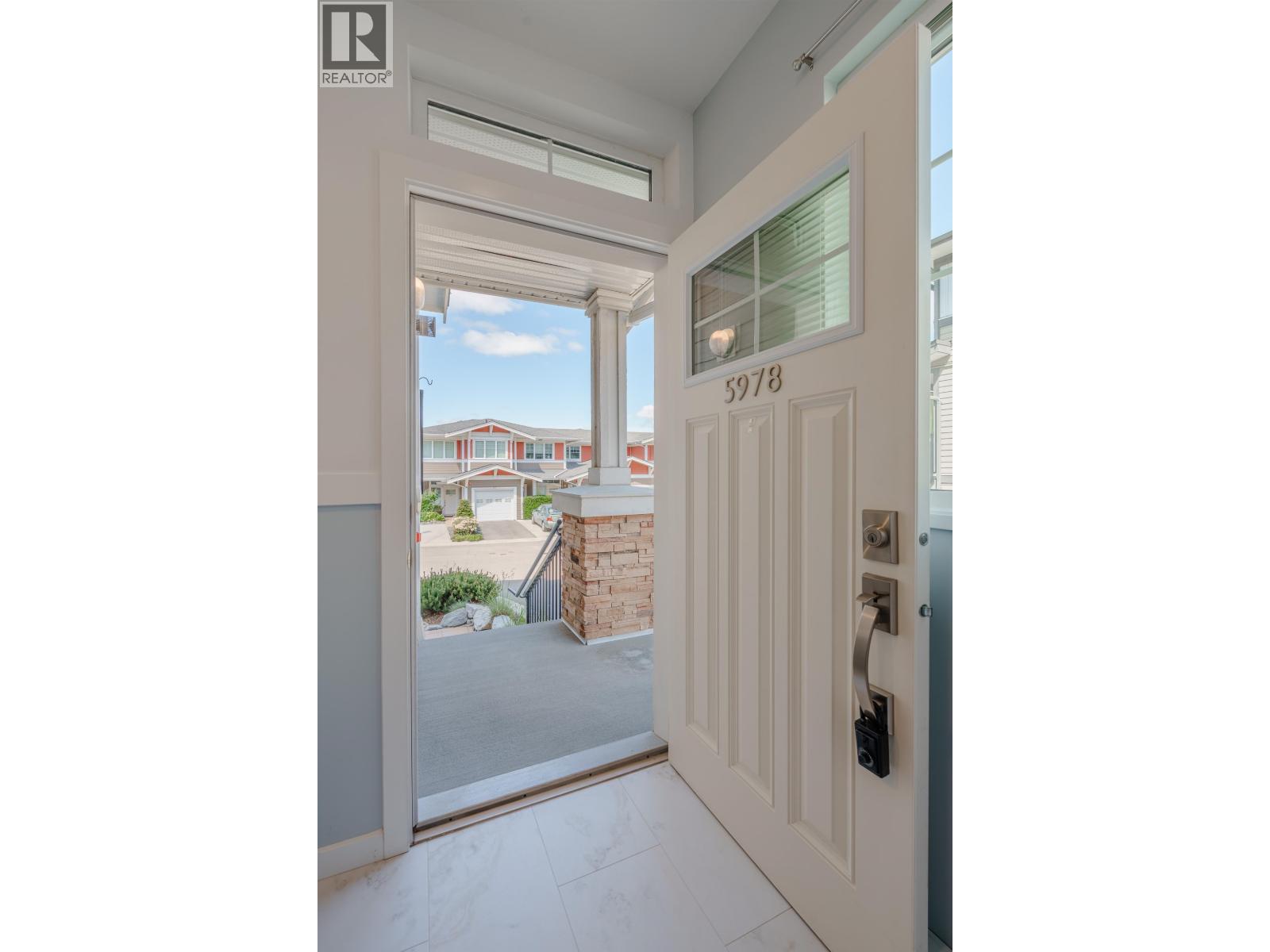 5978 BEACHGATE LANE, Sechelt