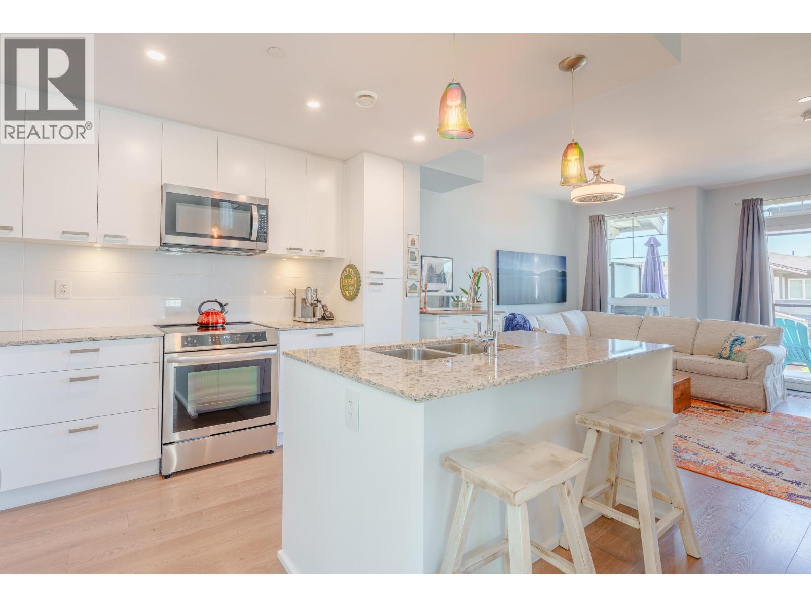5978 BEACHGATE LANE, Sechelt