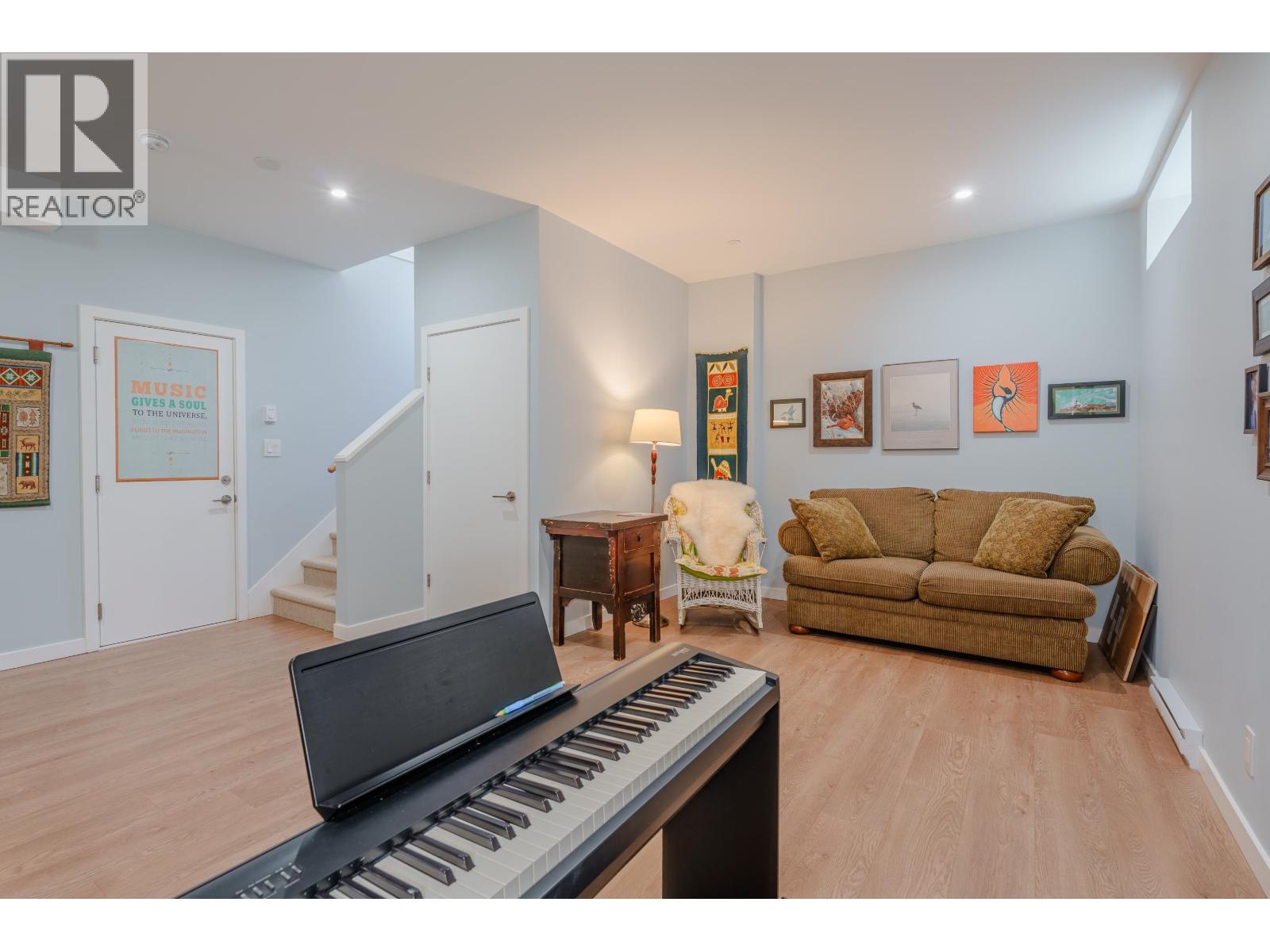5978 BEACHGATE LANE, Sechelt