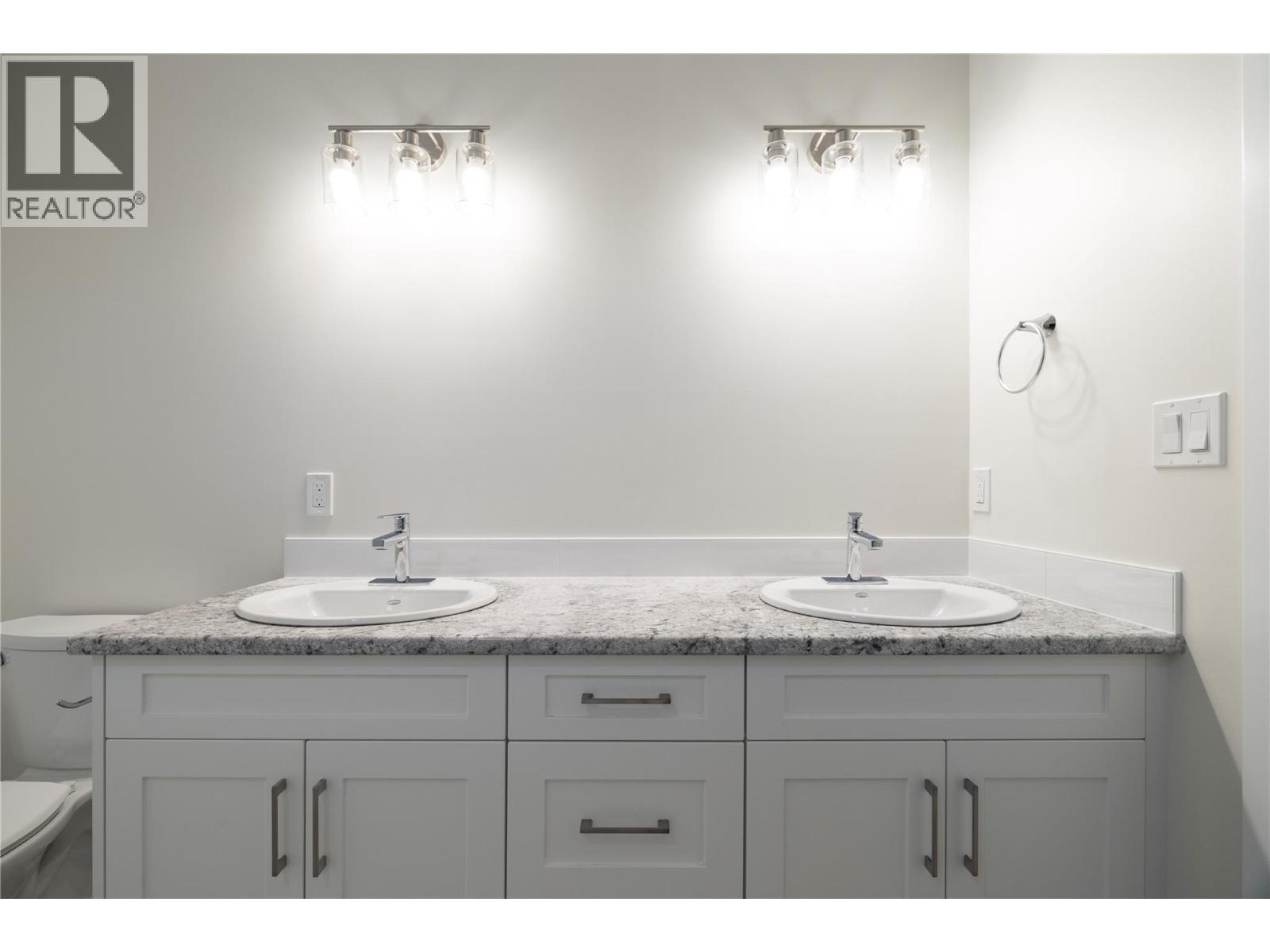 Photo 19 of 806 Cliff Avenue Unit 109, Enderby BC