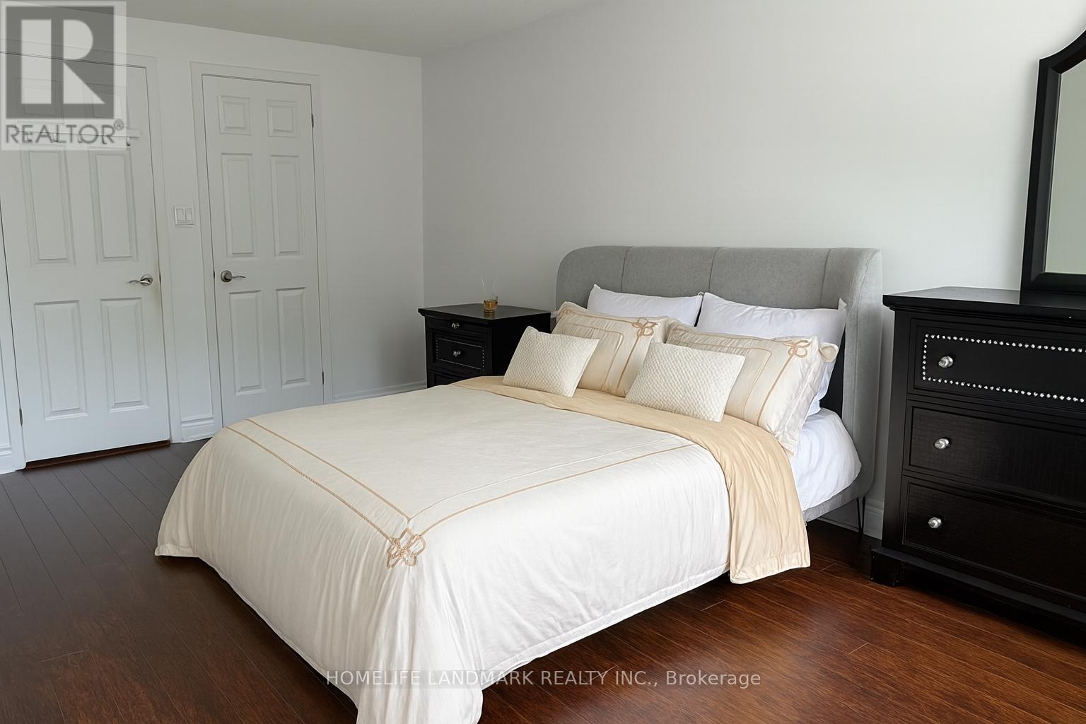 Photo 15 of 160 Snowshoe Crescent, Markham ON
