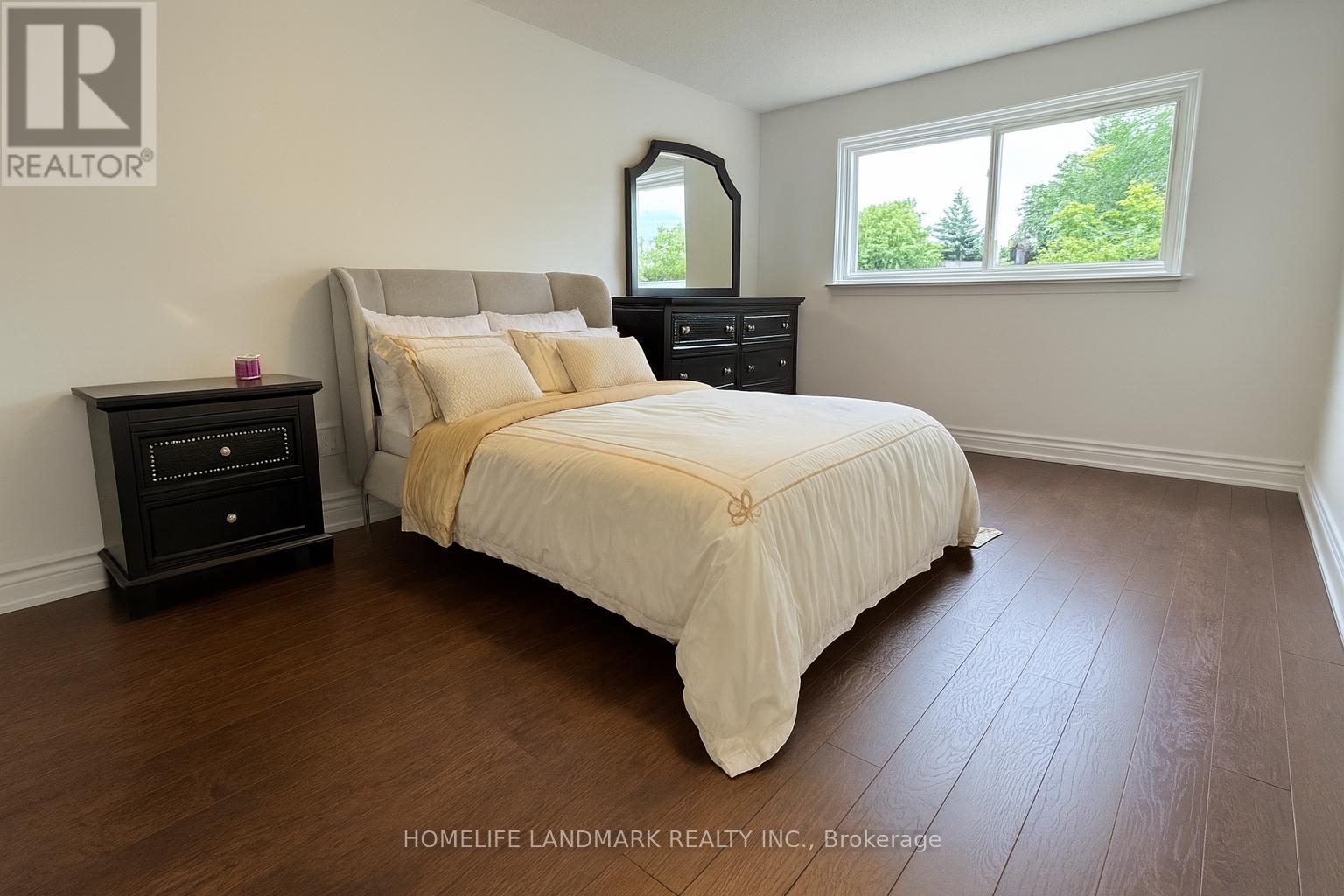 Photo 16 of 160 Snowshoe Crescent, Markham ON