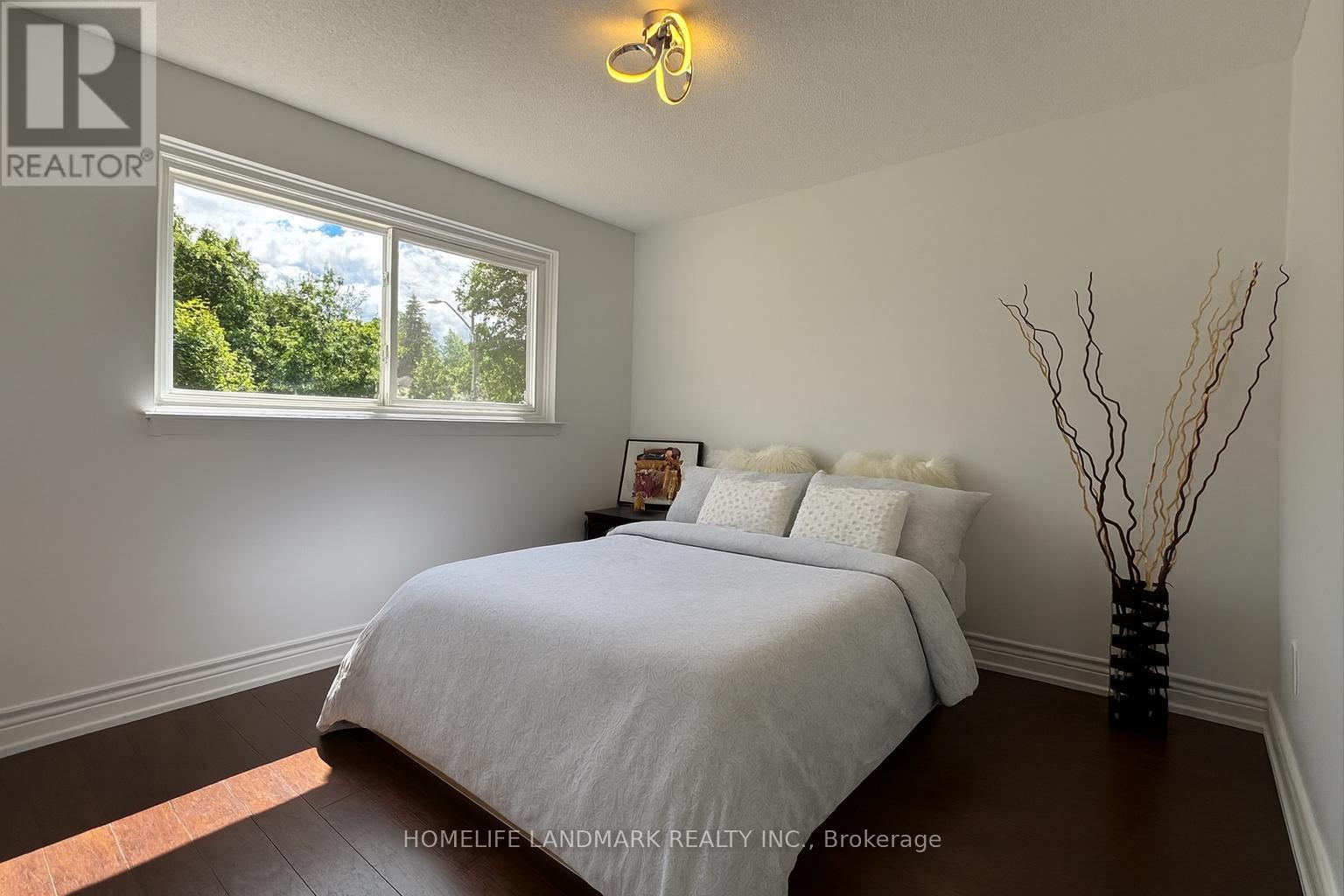 Photo 19 of 160 Snowshoe Crescent, Markham ON