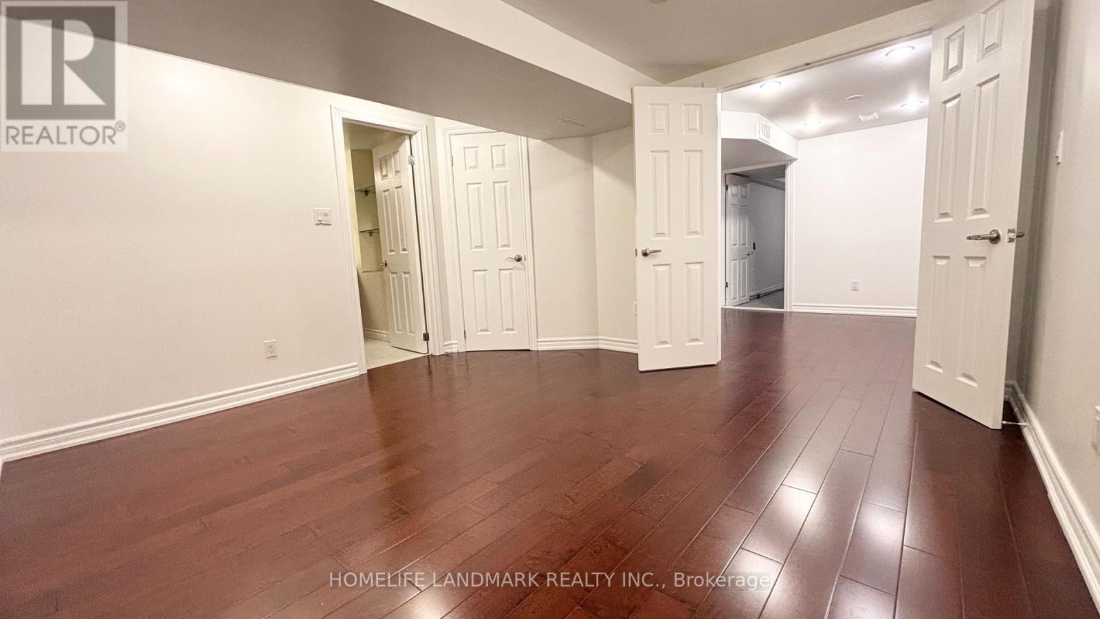 Photo 25 of 160 Snowshoe Crescent, Markham ON