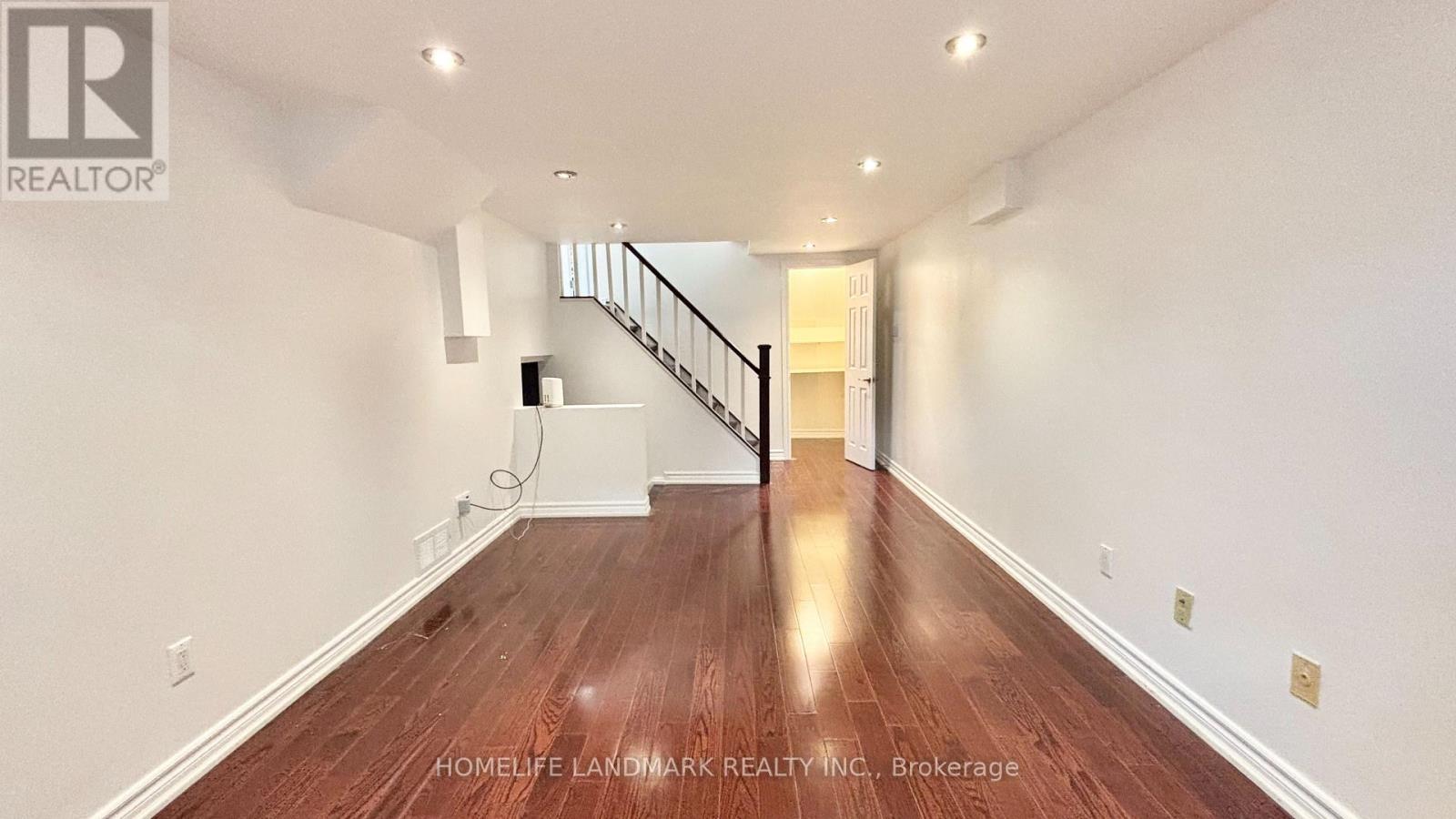 Photo 26 of 160 Snowshoe Crescent, Markham ON