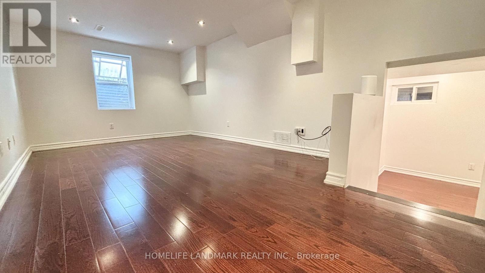 Photo 27 of 160 Snowshoe Crescent, Markham ON