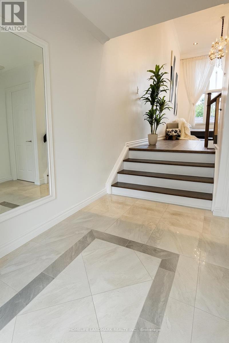 Photo 3 of 160 Snowshoe Crescent, Markham ON