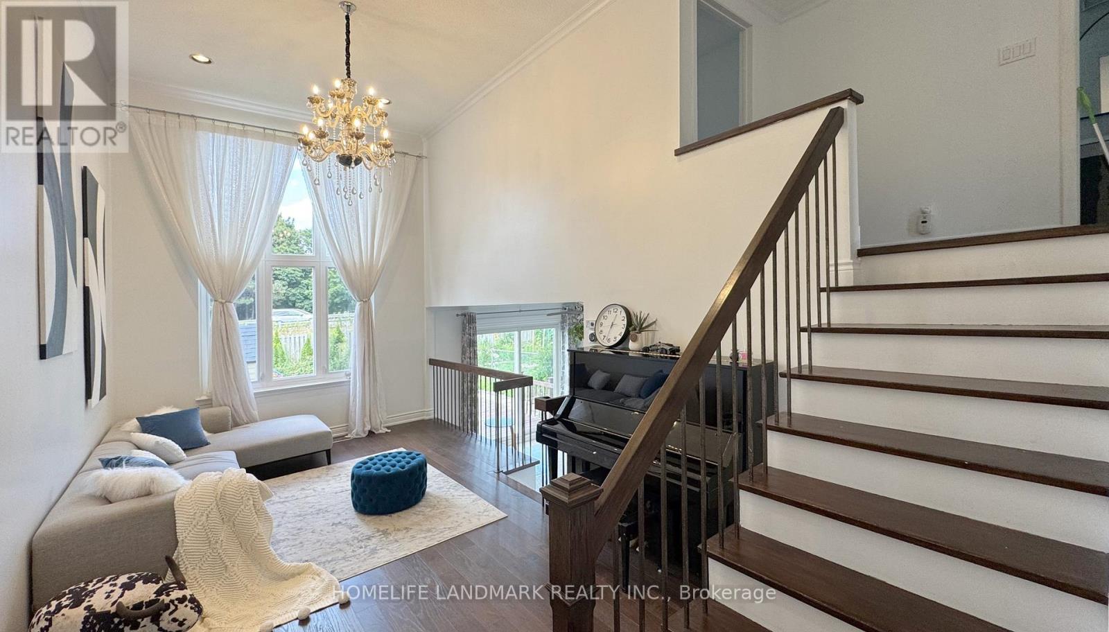 Photo 6 of 160 Snowshoe Crescent, Markham ON