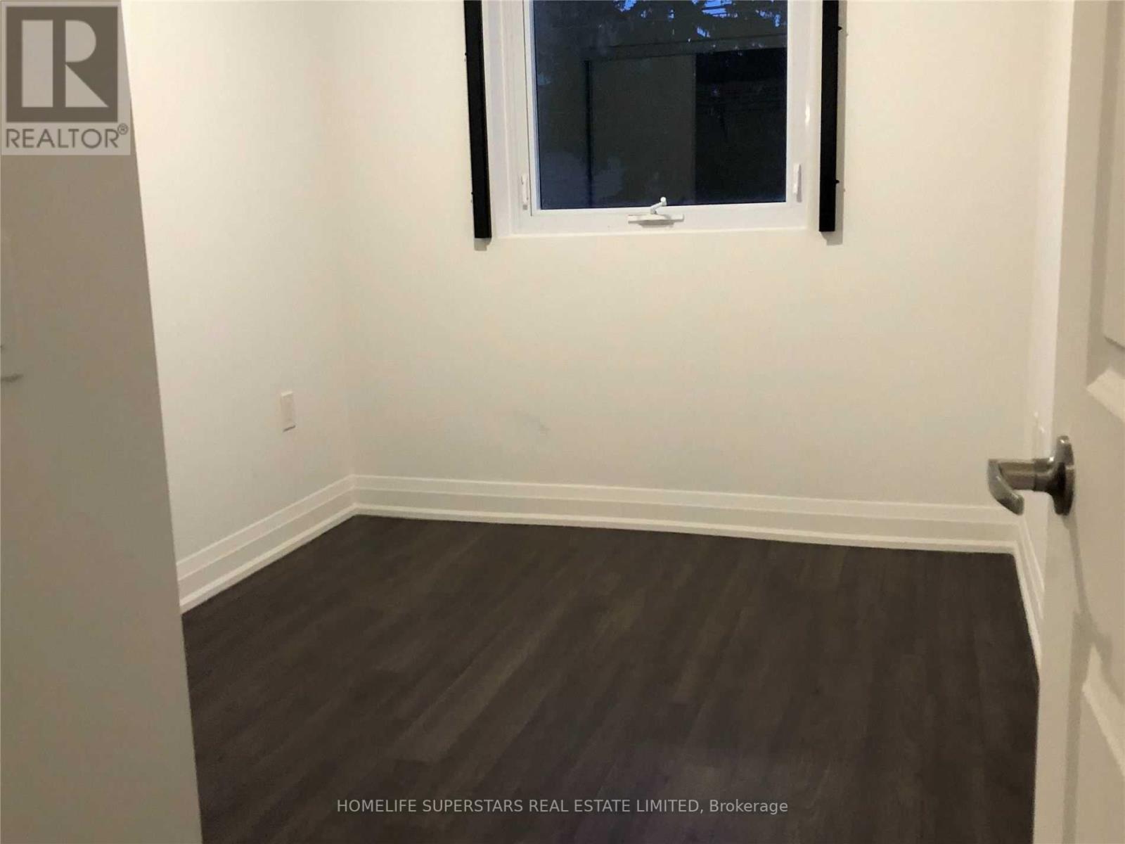 Photo 10 of 902 26 Coles Avenue, Vaughan ON