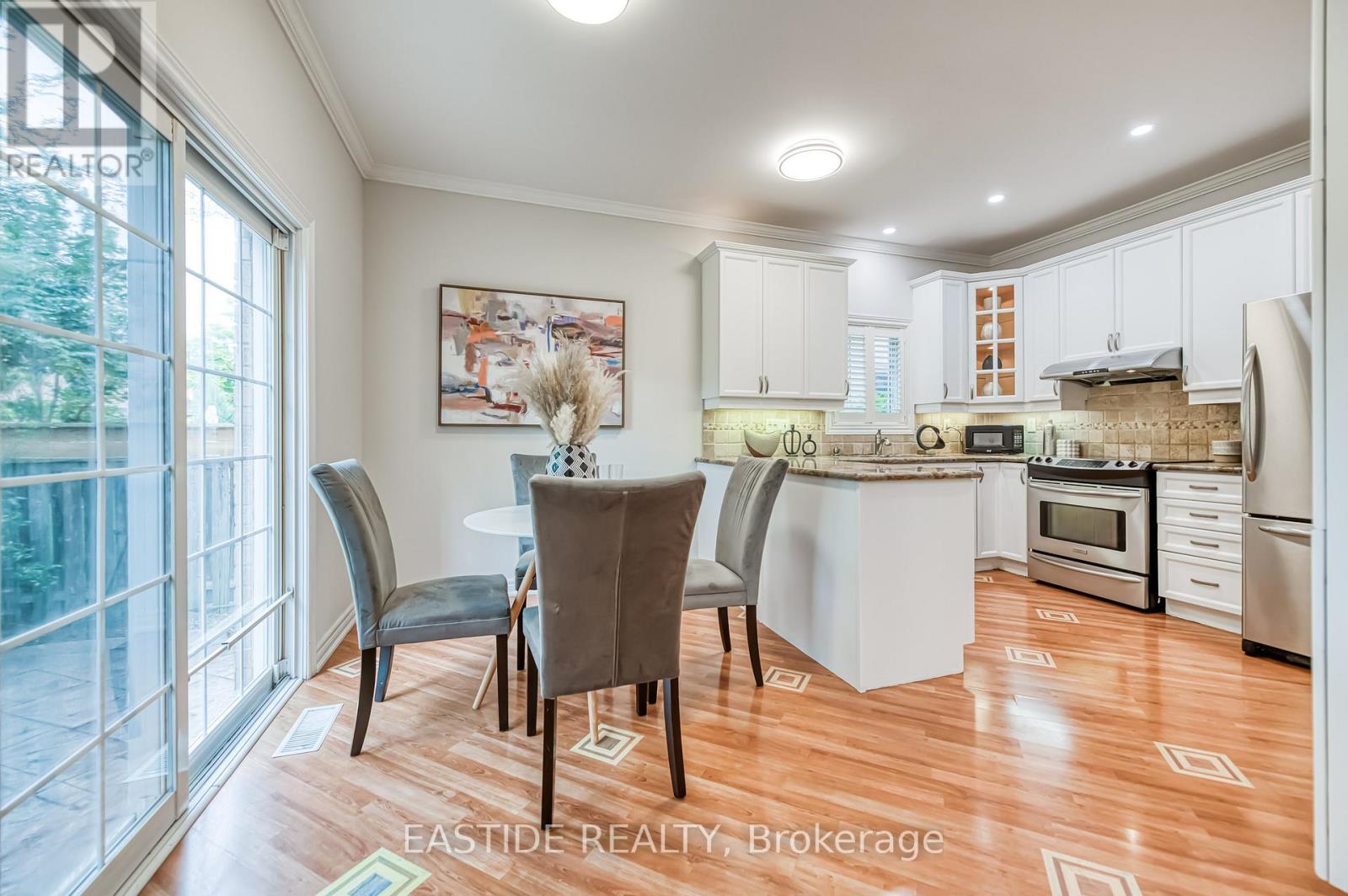 Photo 21 of 2422 Hertfordshire Way, Oakville ON