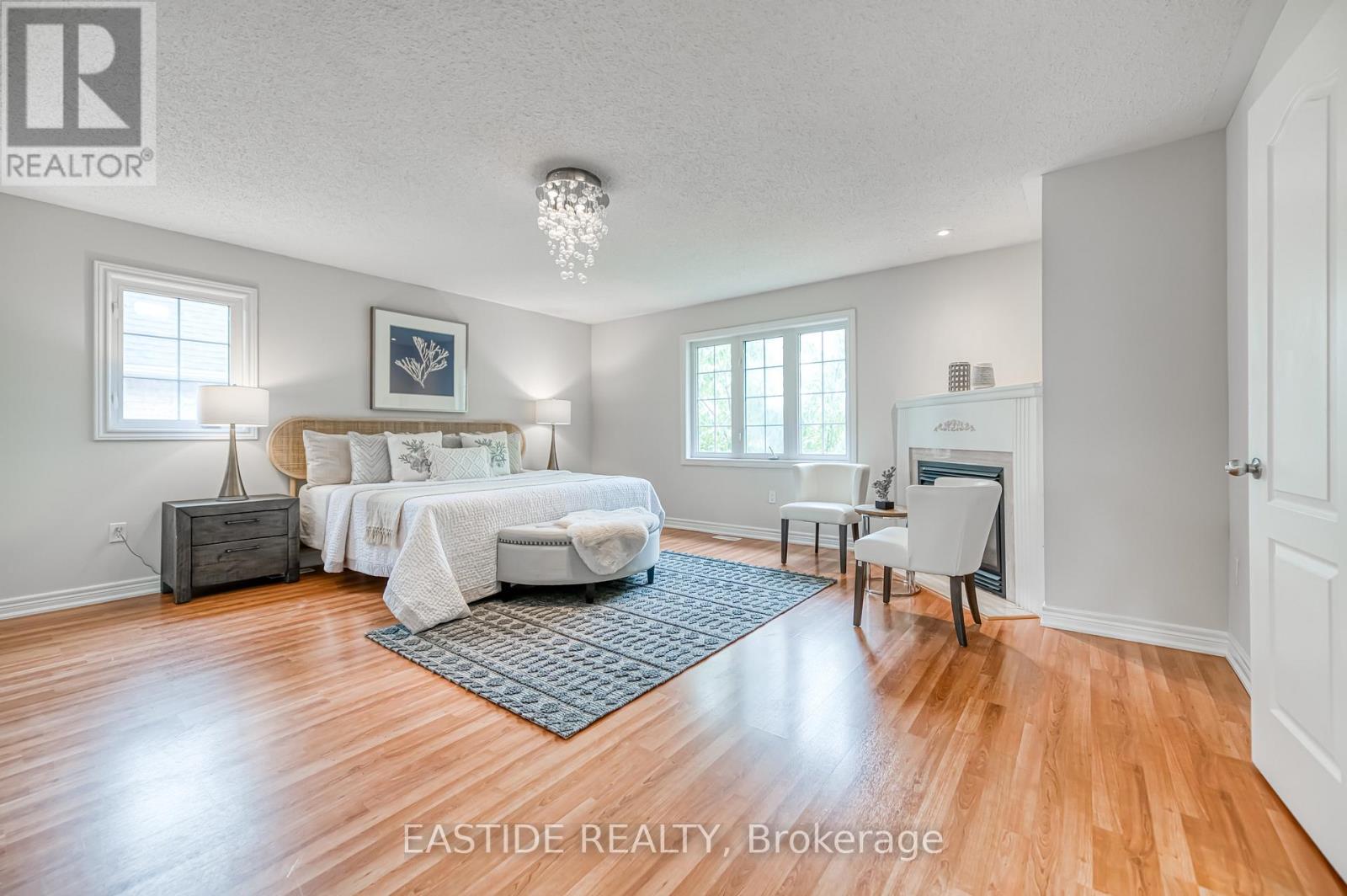 Photo 27 of 2422 Hertfordshire Way, Oakville ON