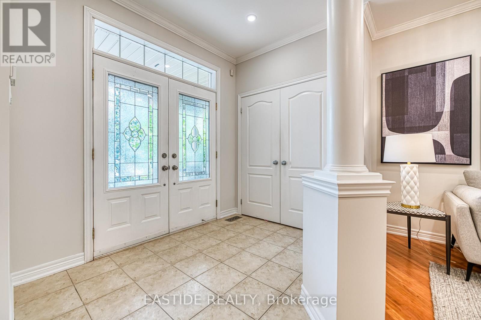 Photo 3 of 2422 Hertfordshire Way, Oakville ON