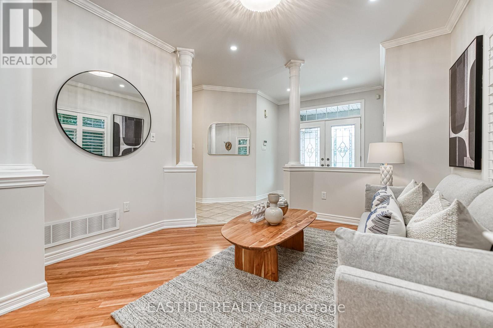 Photo 9 of 2422 Hertfordshire Way, Oakville ON