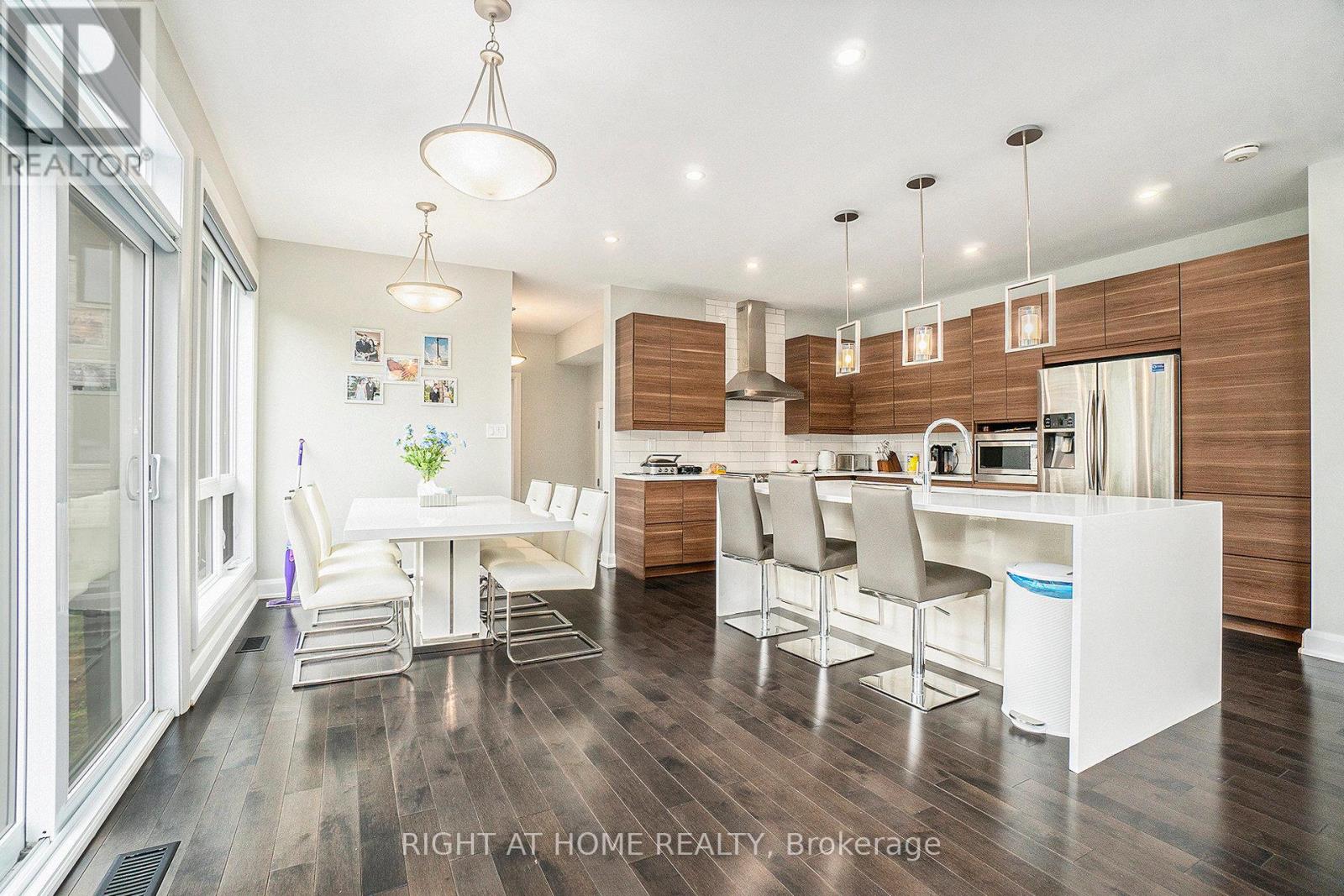 Photo 13 of 17 Rideau Heights Drive, Ottawa ON