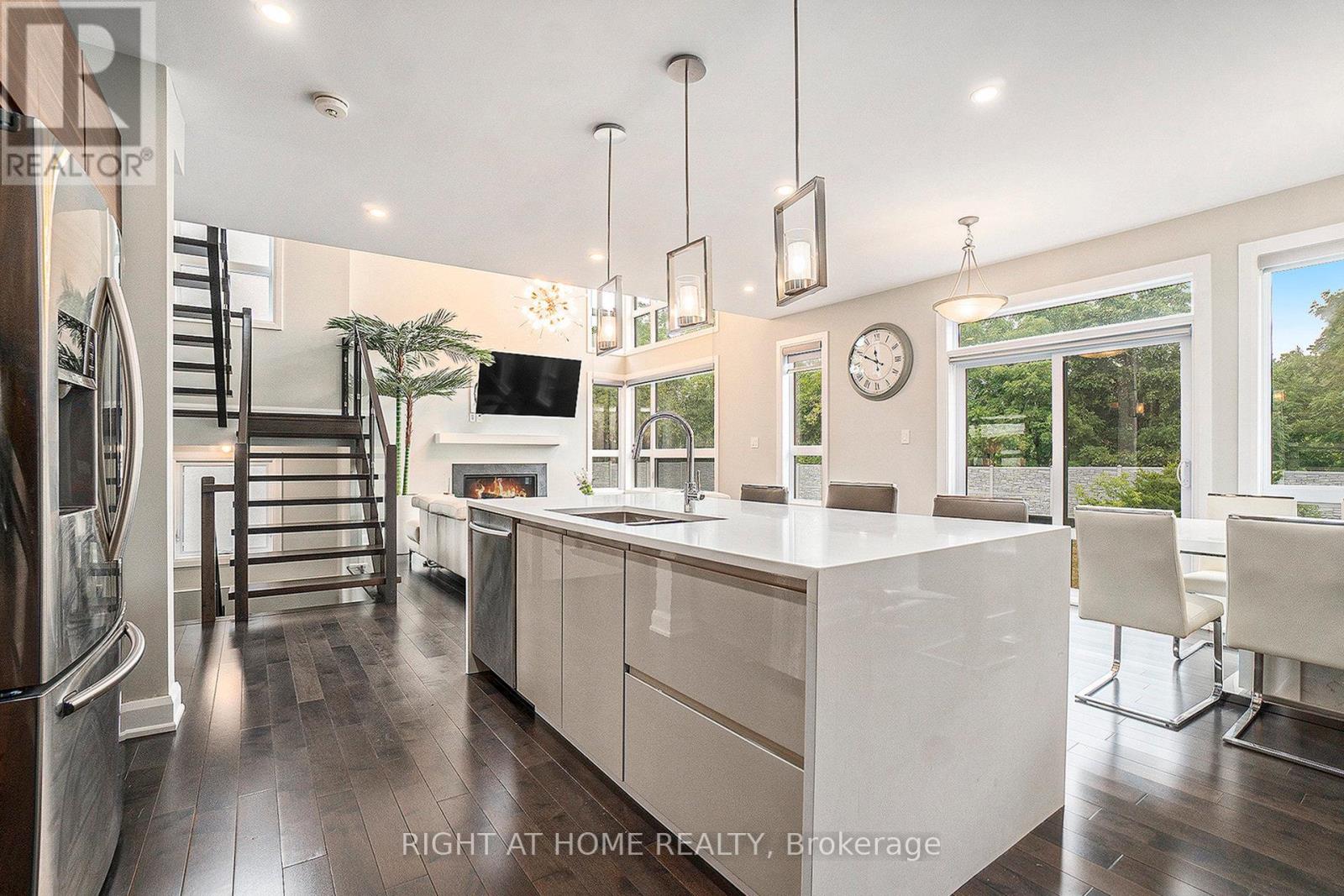 Photo 15 of 17 Rideau Heights Drive, Ottawa ON