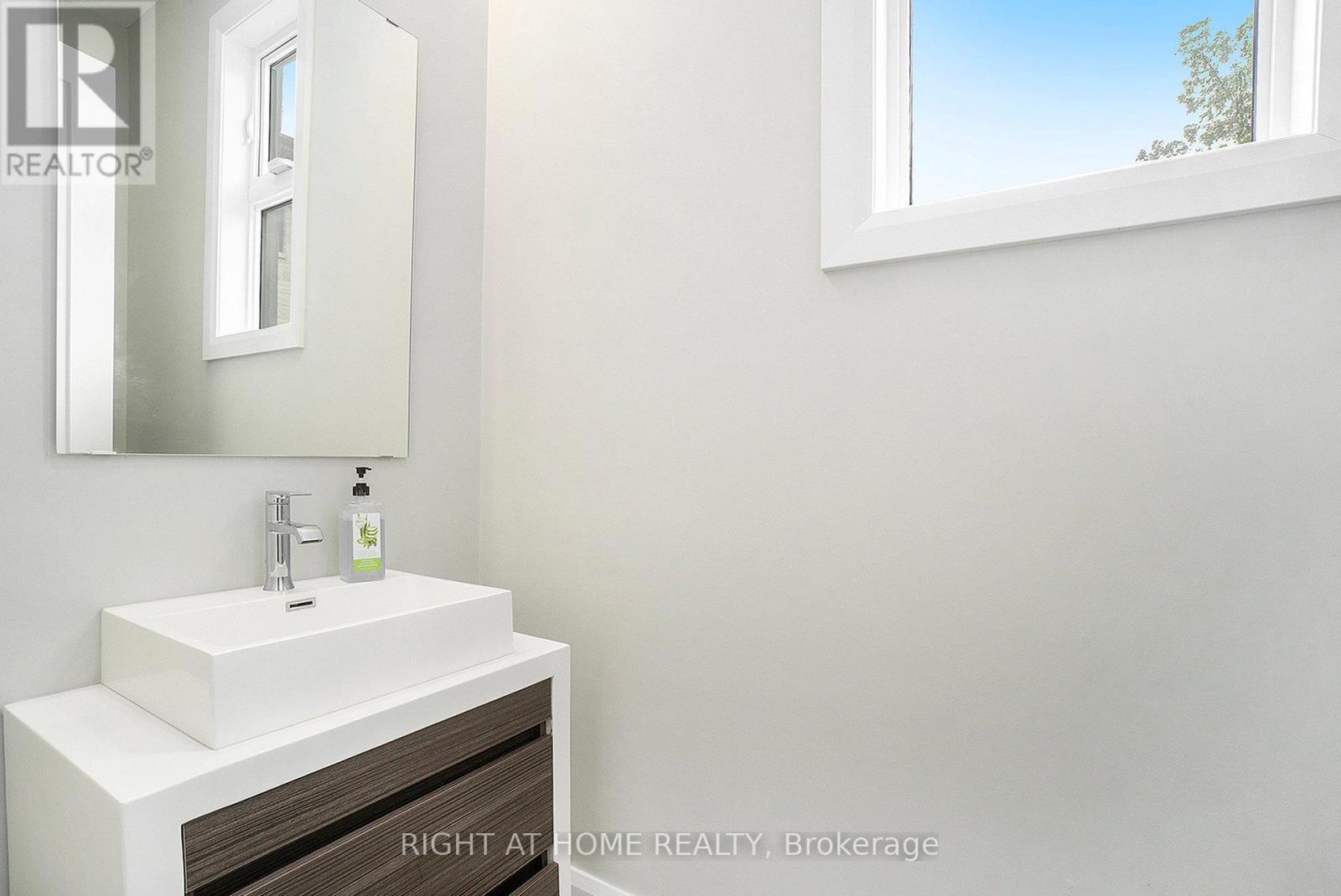 Photo 17 of 17 Rideau Heights Drive, Ottawa ON