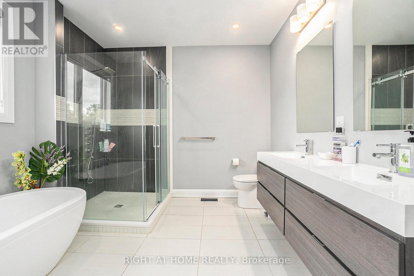 Photo 23 of 17 Rideau Heights Drive, Ottawa ON