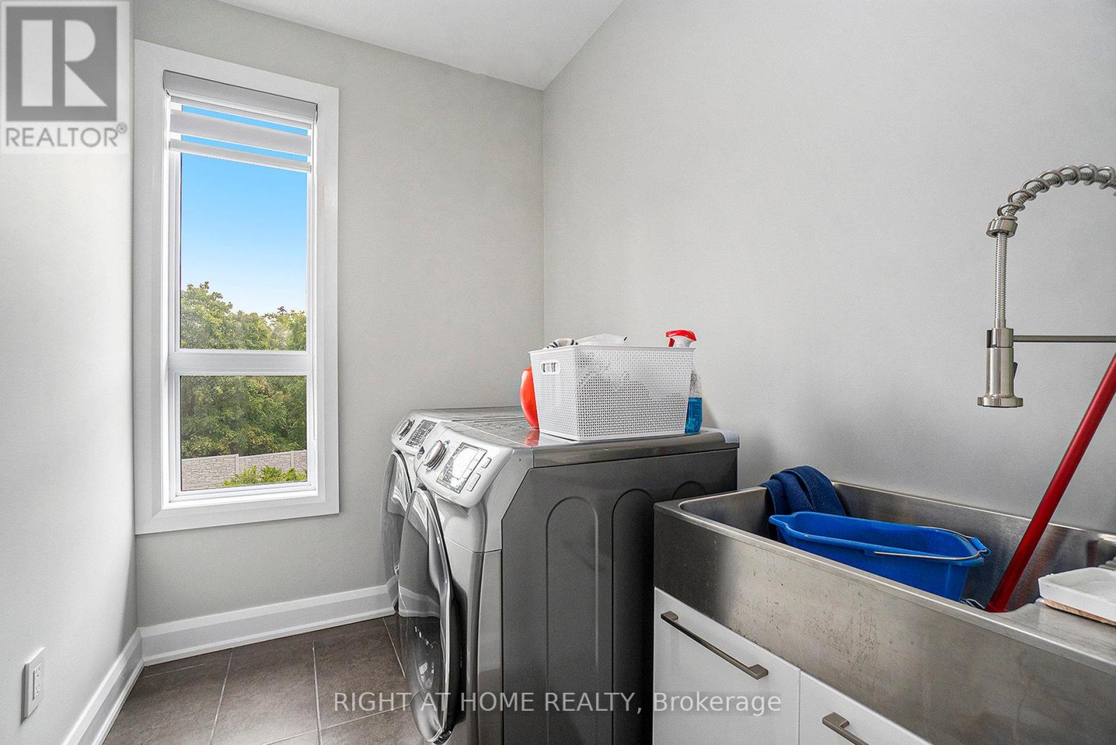 Photo 30 of 17 Rideau Heights Drive, Ottawa ON