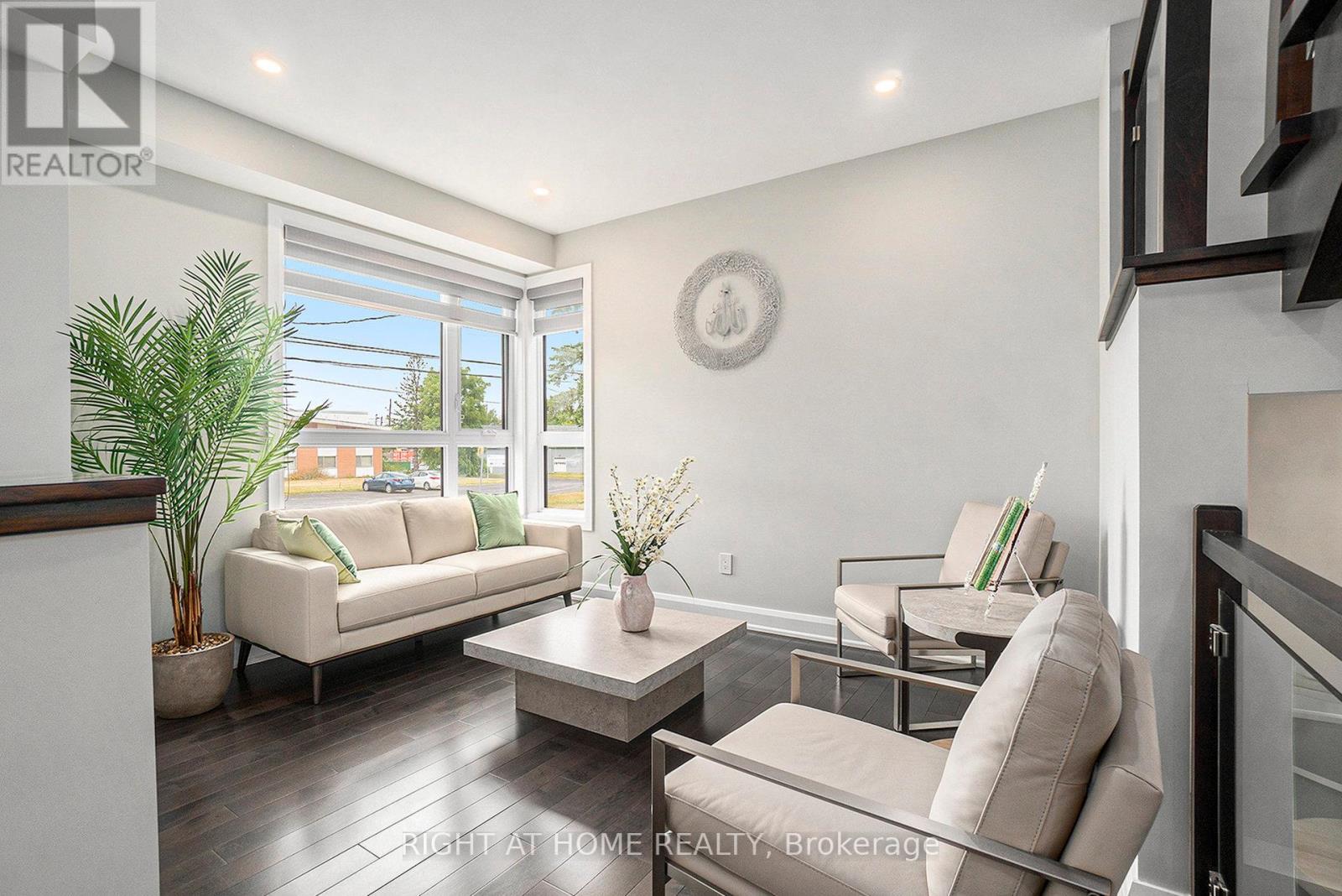 Photo 7 of 17 Rideau Heights Drive, Ottawa ON
