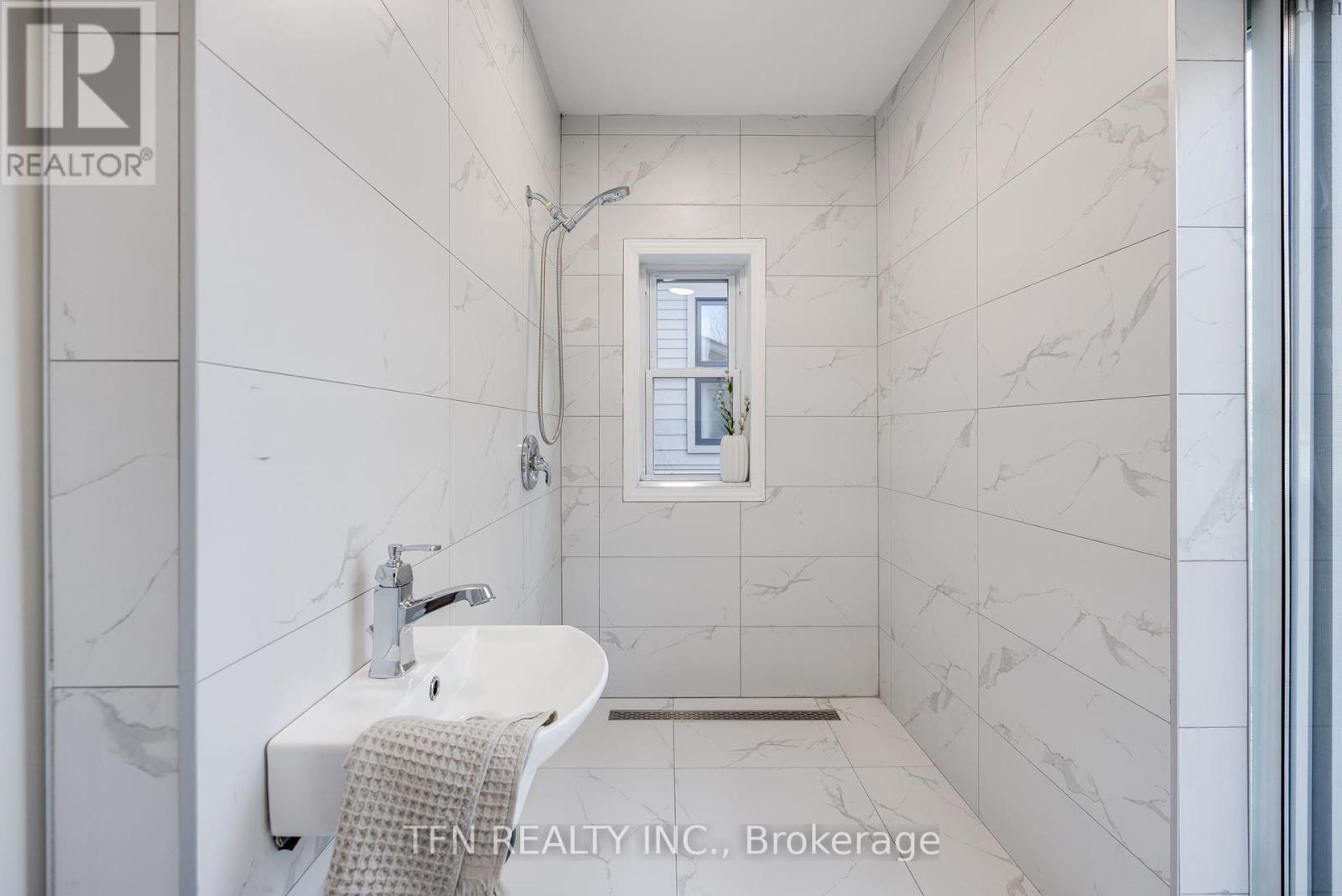 Photo 10 of Upper 70 Chester Hill Road, Toronto ON