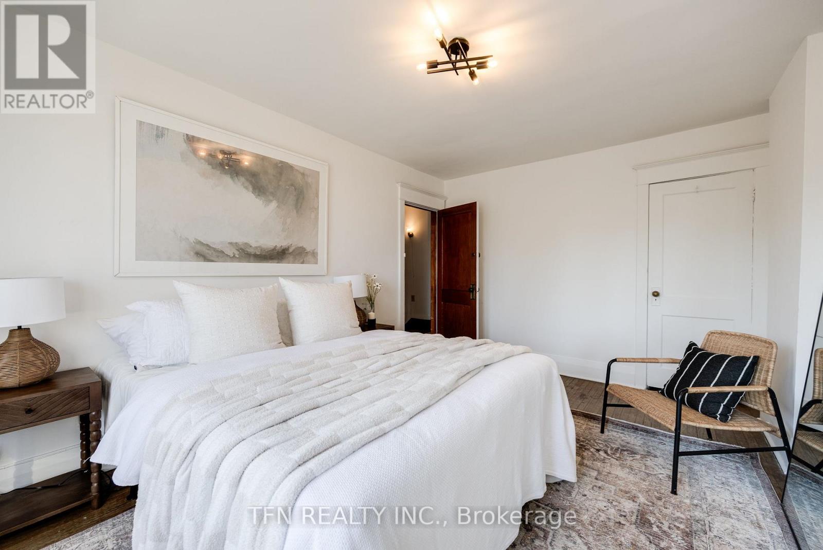 Photo 15 of Upper 70 Chester Hill Road, Toronto ON