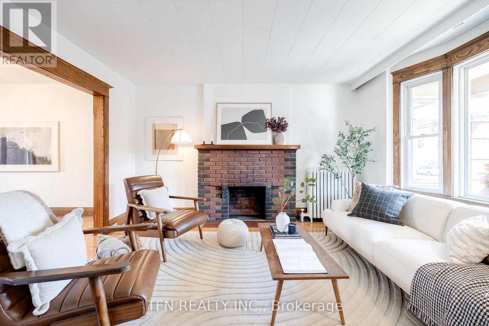 Photo 2 of Upper 70 Chester Hill Road, Toronto ON