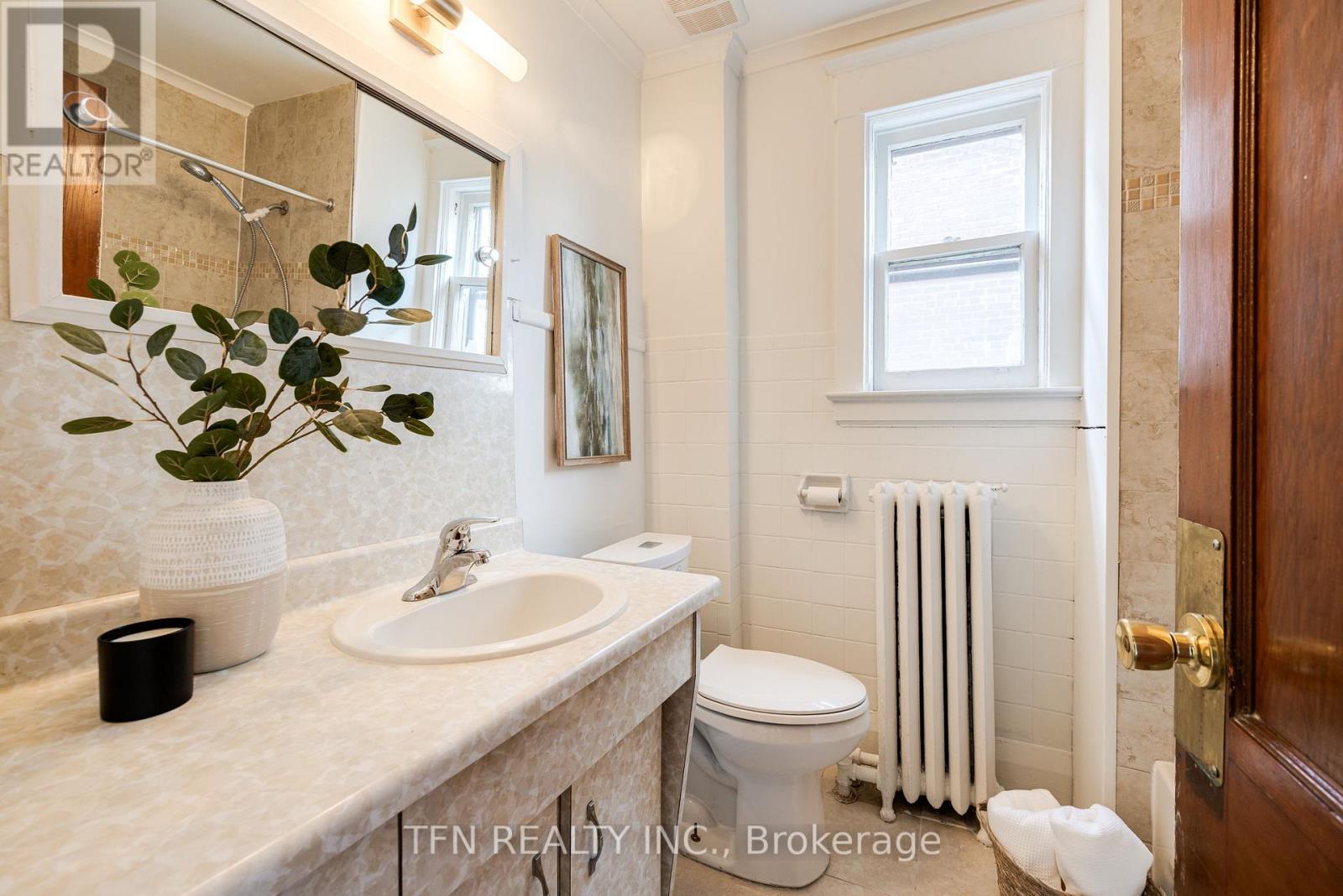 Photo 20 of Upper 70 Chester Hill Road, Toronto ON