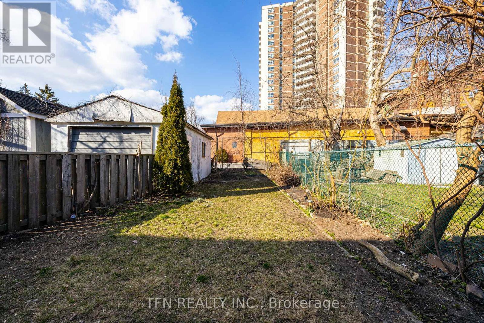 Photo 24 of Upper 70 Chester Hill Road, Toronto ON