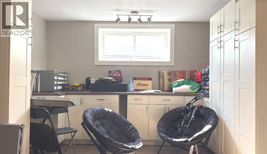 Photo 8 of 691 Copperpond Circle Se, Calgary AB