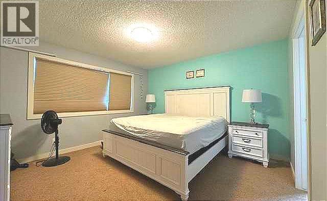 Photo 24 of 691 Copperpond Circle Se, Calgary AB