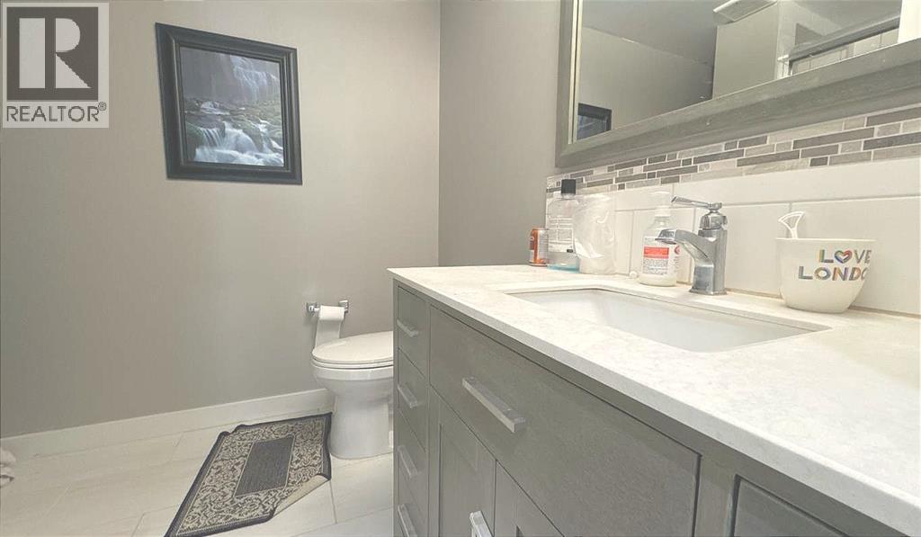 Photo 12 of 691 Copperpond Circle Se, Calgary AB