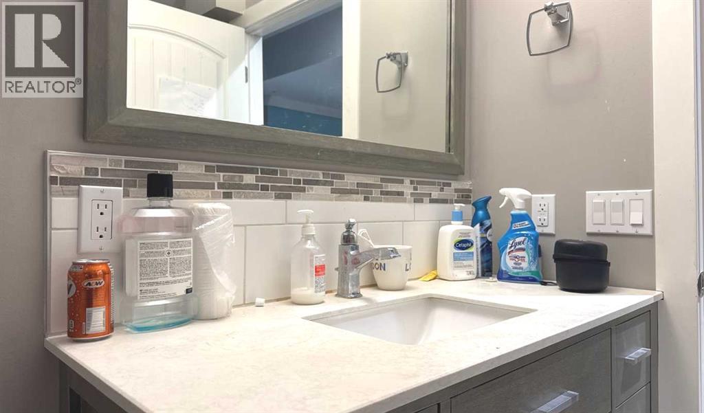 Photo 11 of 691 Copperpond Circle Se, Calgary AB