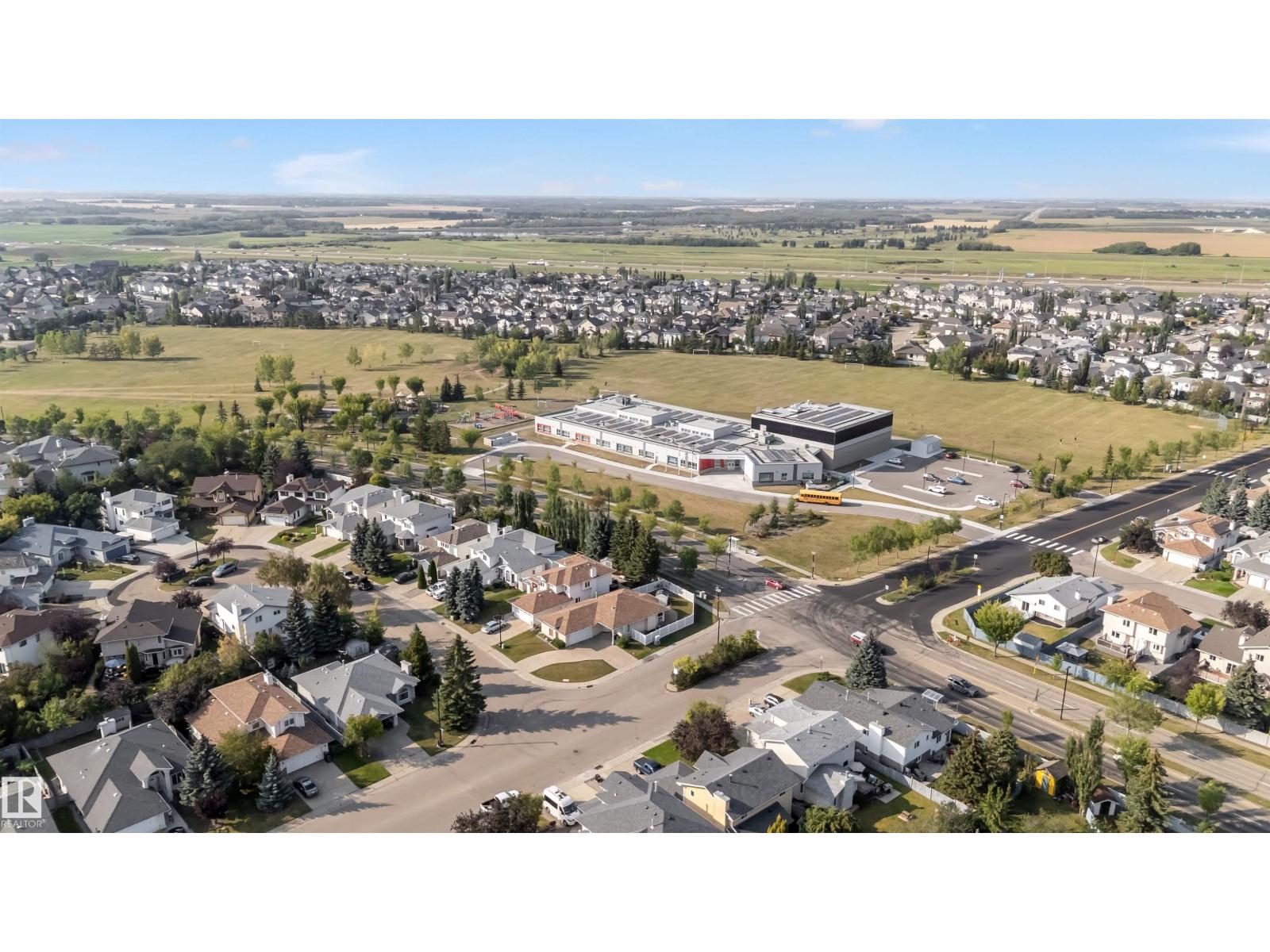 Photo 21 of 10621 175 A Av Nw, Edmonton AB