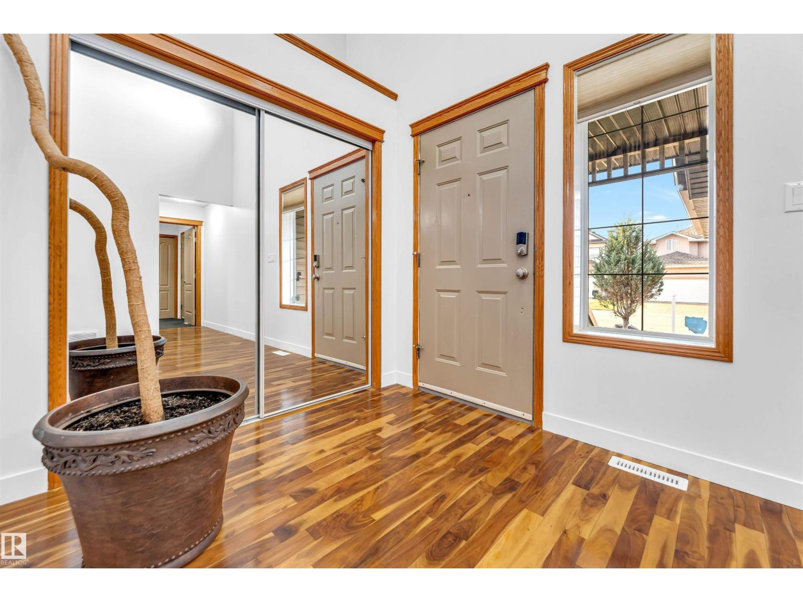 Photo 22 of 10621 175 A Av Nw, Edmonton AB