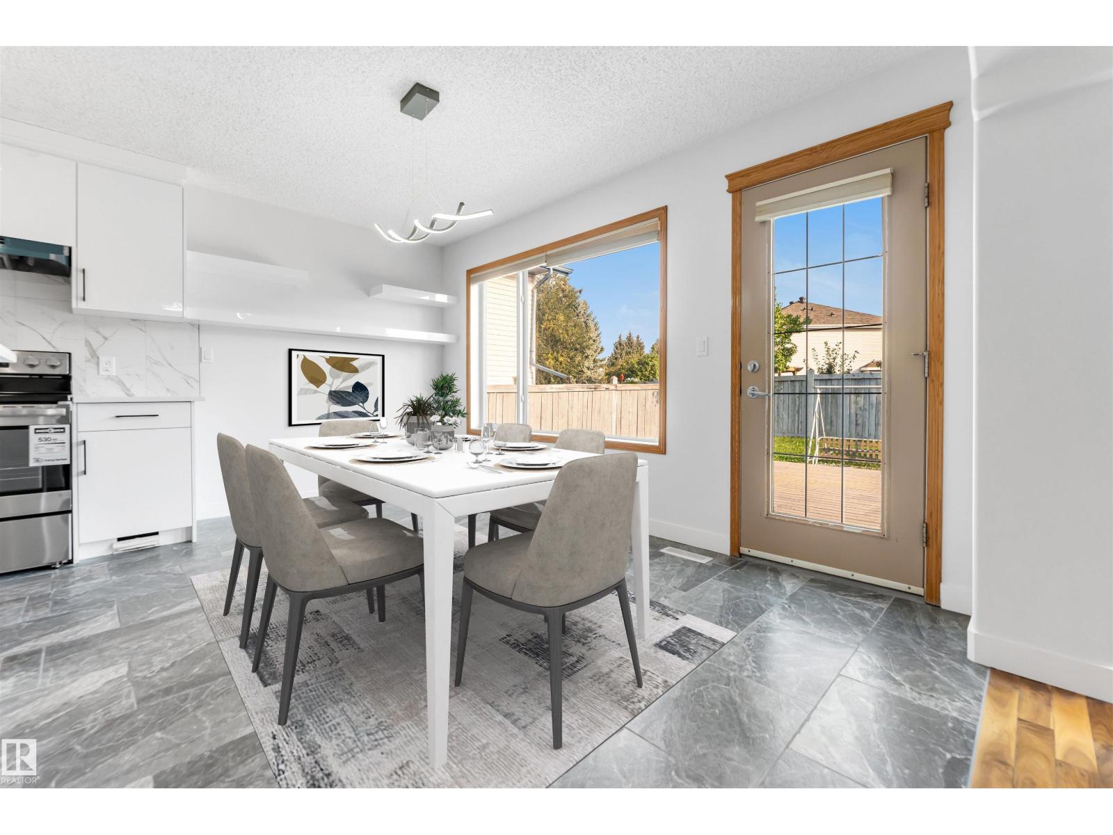 Photo 3 of 10621 175 A Av Nw, Edmonton AB